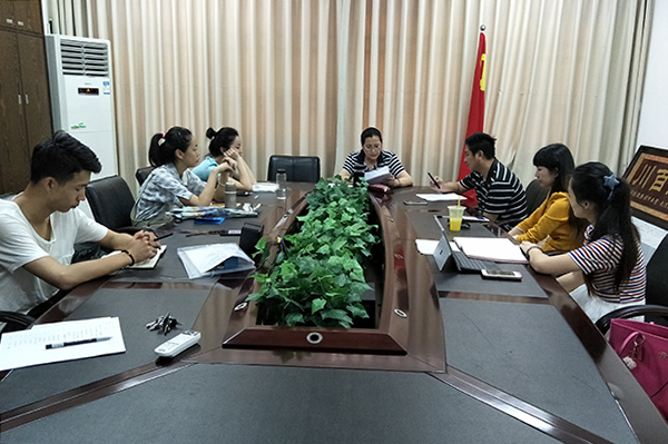 王院长上党课.jpg 王院长上党课.jpg